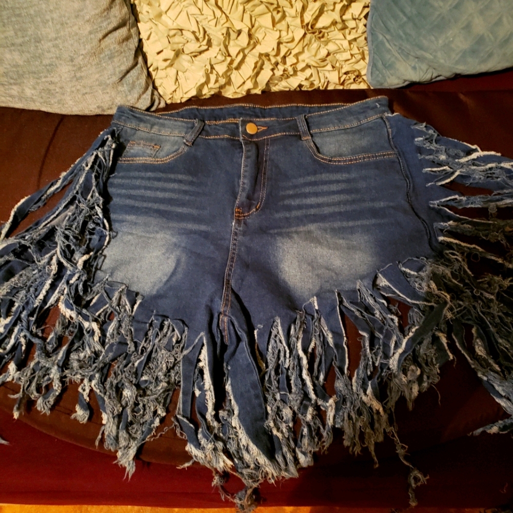 Cut ✂️ off shorts brand new size 2XL the come pack